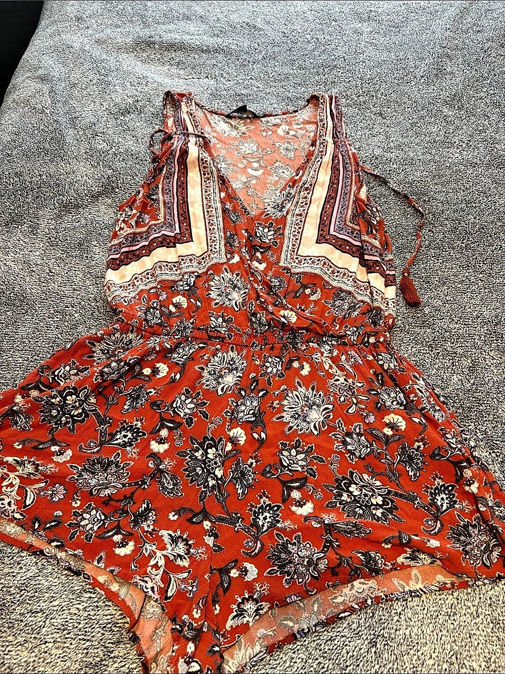 American Eagle Outfitters Floral Romper Size Medium Like New
